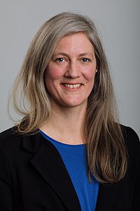 Portraitfoto von Julia-Kathrin Raddek